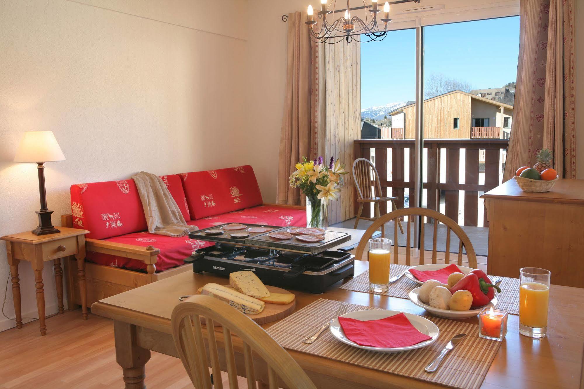 Résidence Néméa Les Chalets Du Belvédère Font-Romeu-Odeillo-Via Esterno foto