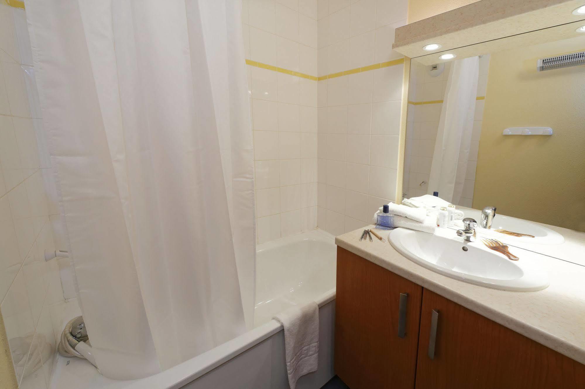 Résidence Néméa Les Chalets Du Belvédère Font-Romeu-Odeillo-Via Esterno foto